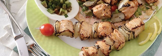 آموزش طرز تهیه کباب سینه مرغ با سالسای آووکادو 1 kabab sine morgh crop